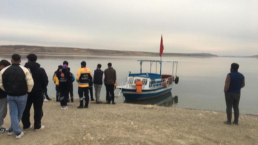 Ad-yaman-da-tekne-alabora-oldu-1-ki-i-aran-yor
