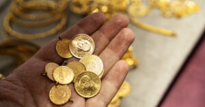 Alt-n-yine-y-n-de-i-tirdi