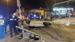 Ankara'da otomobil, motosiklete ve sinyalizasyon direğine çarp