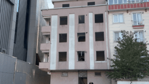 Avc-lar-da-kentsel-d-n-me-giren-binadaki-malzemeler-al-nd