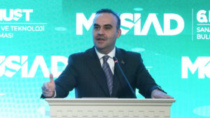 Bakan-Kac-r-Askeri-insans-z-hava-arac-retiminde-d-nyada-lide-2