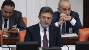 Bakan-Meclis-te-do-rulad-Devletin-70-milyon-ekme-ini-ald-lar