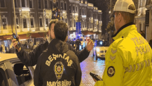 Be-ikta-ta-y-ksek-sesli-m-zik-a-an-s-r-c-polise-yakaland