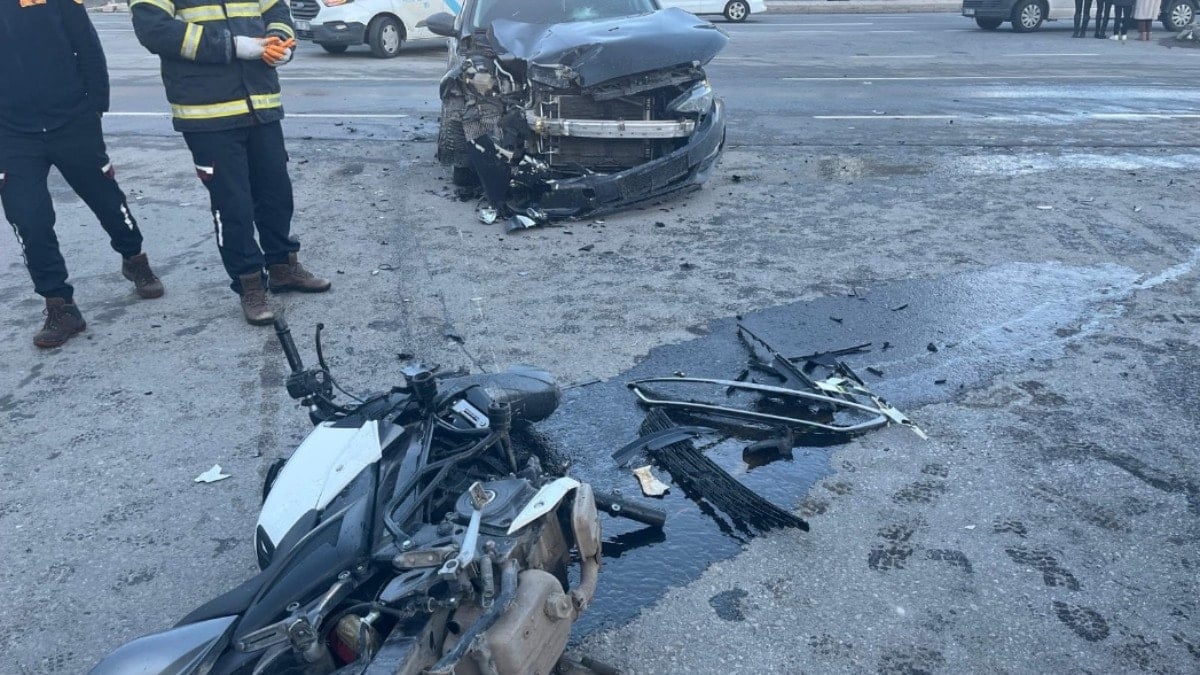 Bitlis-te-otomobil-ile-motosiklet-kafa-kafaya-arp-t-1-yaral