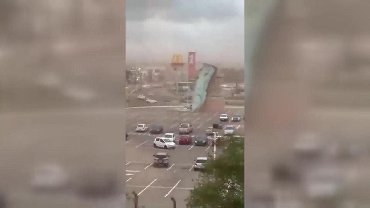 Brezilya-da-f-rt-na-deh-eti-zg-rl-k-heykeli-y-k-ld