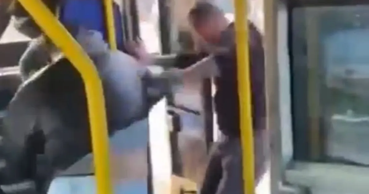 Bursa-da-sat-rl-sald-rgan-g-zalt-na-al-nd-Sat-r-pantolonunda