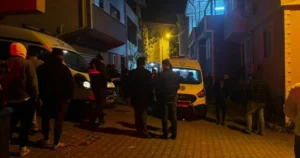 Bursa-daki-ayn-evde-baba-k-z-n-l-m-ndeki-s-r-perdesi-araland