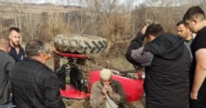 Cenaze-arac-ile-trakt-r-arp-t-4-yaral