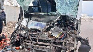 Kayseri-OSB-de-kaza-i-servisi-TIR-a-arpt-yaral-lar-var