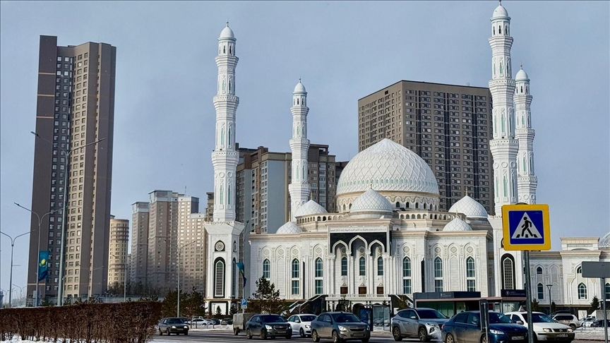 Kazakistan-ba-ms-zl-n-n-34-y-l-n-kutluyor