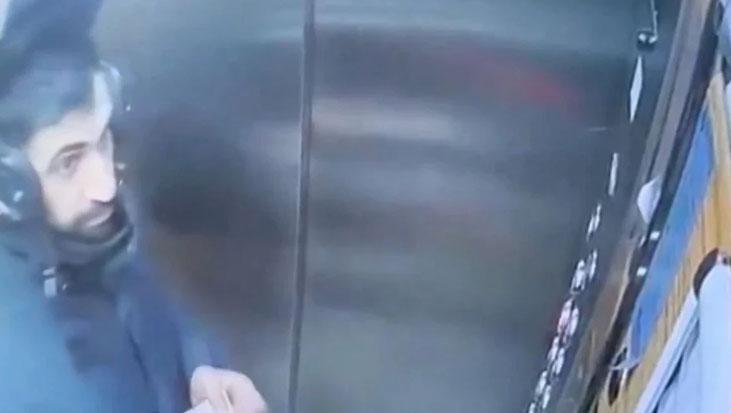 Kuryeden-Atat-rk-portresine-irkin-sald-r-Ya-ananlar-kamerada-2