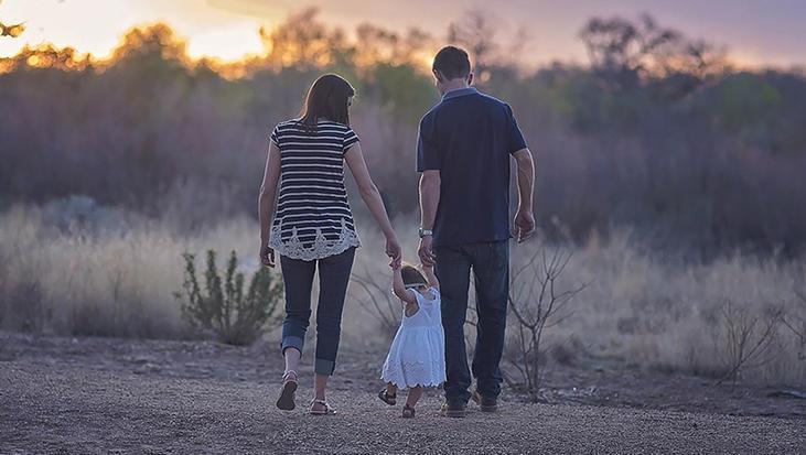 Ma-o-mu-k-l-b-k-m-Etiket-sava-aileyi-sessizce-kertiyor