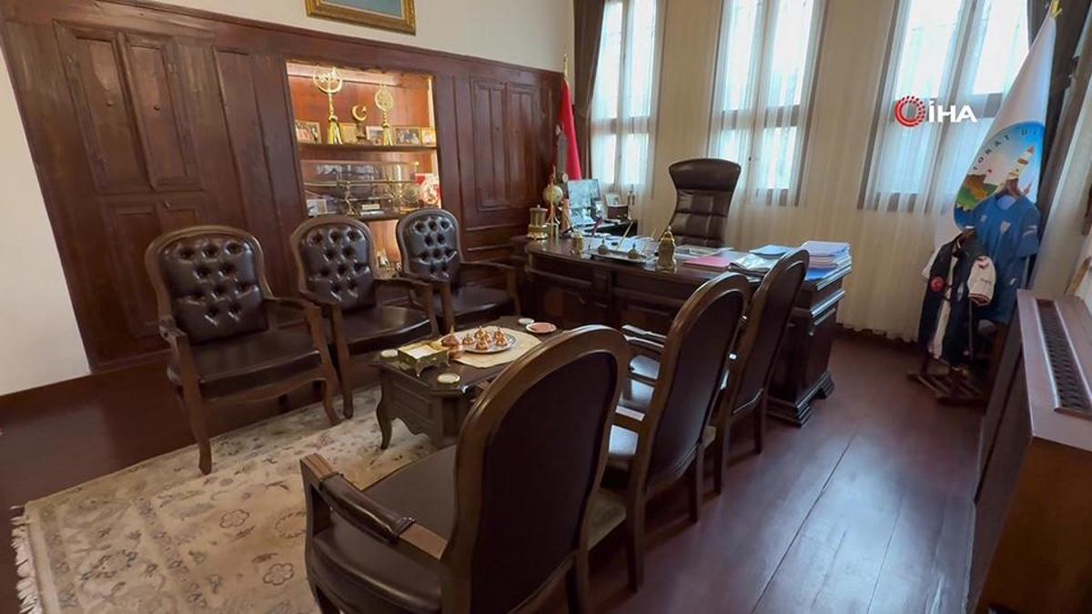 Makamda-dinleme-cihaz-na-2-tutuklama