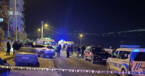 Otomobile-silahl-sald-r-kad-n-s-r-c-ld