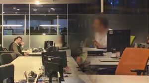 Oyuncak-silahla-televizyon-binas-bask-n-stenen-ceza-belli-ol