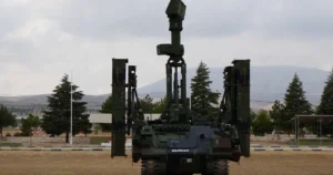 T-rkiye-g-ky-z-n-elik-Kubbe-ile-r-yor