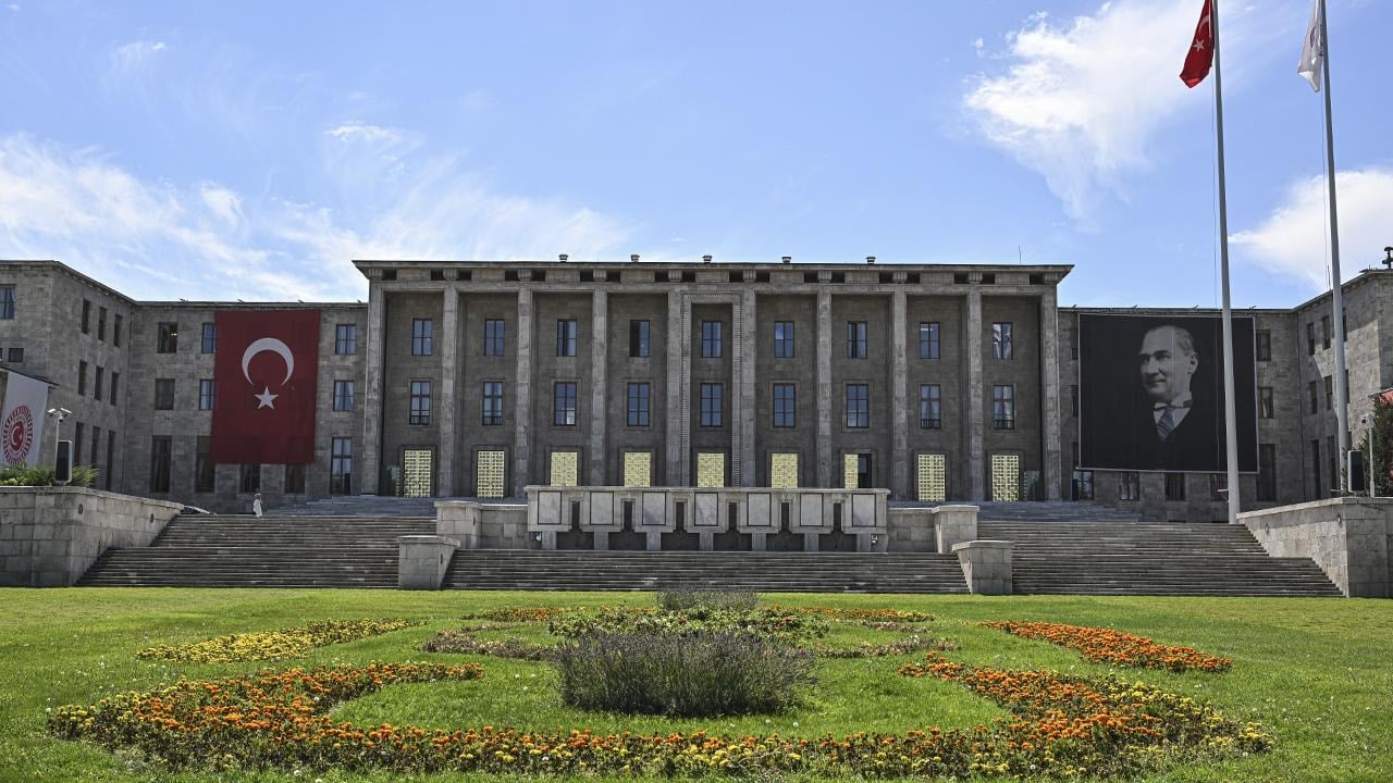 TBMM-de-istismar-soru-turmas-nda-eski-stajyerler-ifadeye-a-r