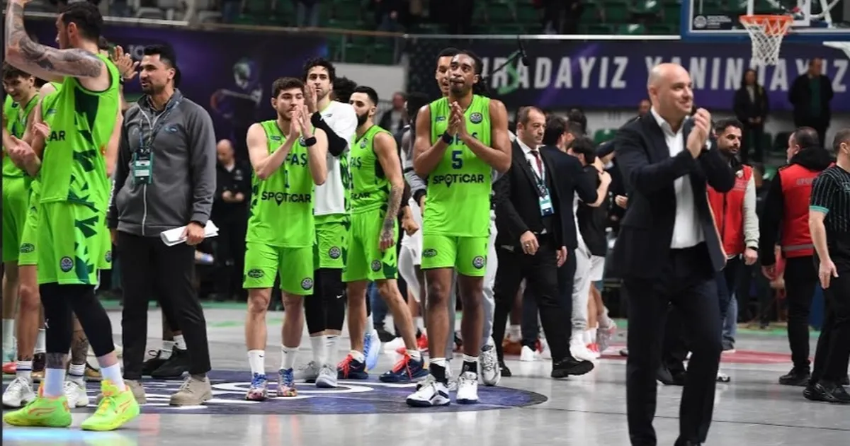 TOFA-n-rakibi-Cholet-Basket