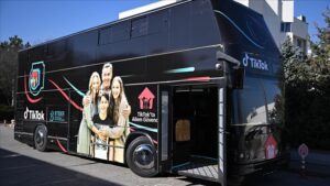 TikTok-ta-Ailem-G-vende-e-itim-otob-s-ba-kentten-yola-kacak