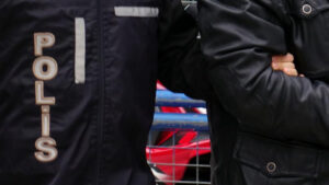 Uyu-turucu-soru-turmas-nda-g-zalt-na-al-nan-7-pheli-adliyeye