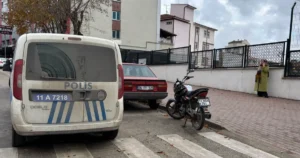 Yayaya-yol-verirken-arkadan-motosiklet-arpt