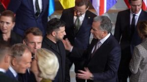 Zelenski-Berlin-deki-g-r-melerden-memnun-Bar-g-r-melerinde-i