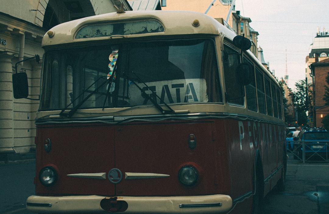 Fatih'te İETT Otobüsü Yaya Çarptı, Yaya Ağır Yaralandı