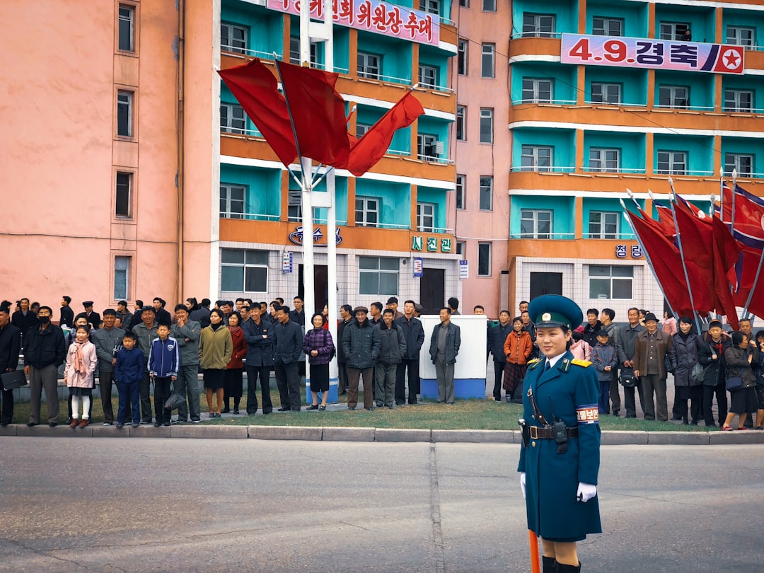 Kuzey Kore Lideri Kim Jong-un'dan Topçu Silah Sistemleri Üretiminin