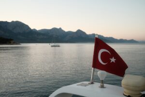 Merhaba, Türkiye'de yayın yapan bir haber editörüyüm. Bugün sizlere, h