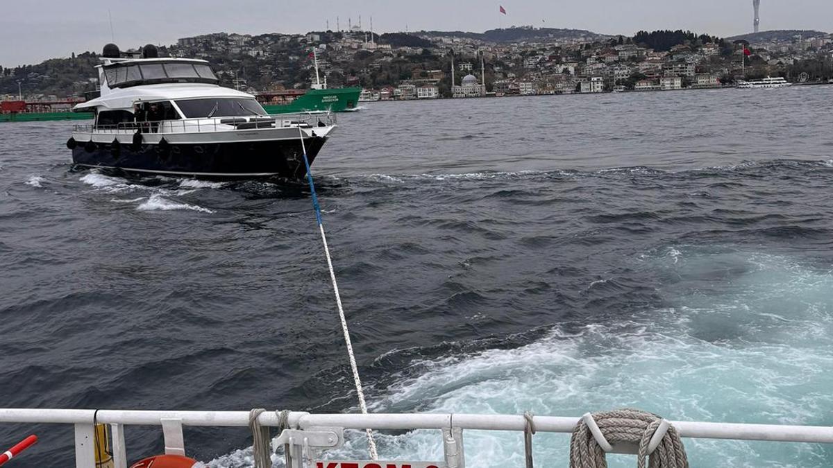 stanbul-Bo-az-nda-panik-dolu-anlar-S-r-klenen-tekneye-kurtar