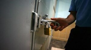 stanbul-da-tahliye-vaadiyle-doland-r-c-l-k-2-san-a-19-y-la-k