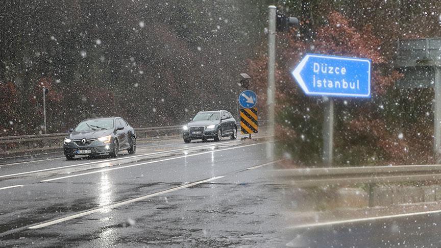 stanbul-un-yan-ba-Mevsimin-ilk-kar-d-t-1