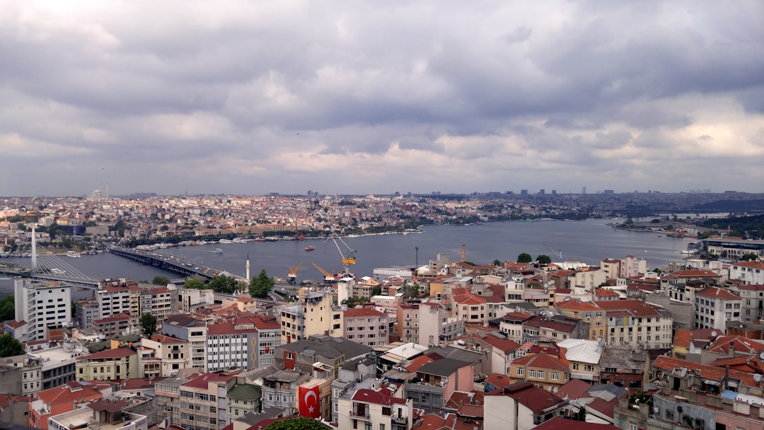 stanbul-un-yan-ba-Mevsimin-ilk-kar-d-t