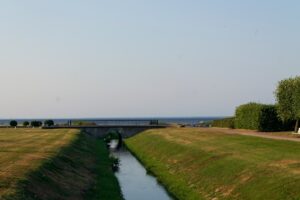 Kanal D Uzak Şehir 45. Bölüm İzle: Sinem Ünsal ve Ozan Akbaba ile Ye