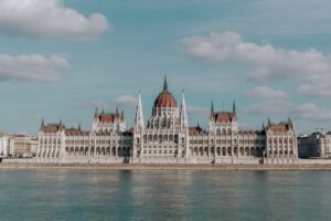 Macaristan Başbakanı Orban, Grönland Meselesini NATO'da Tartışmaya A