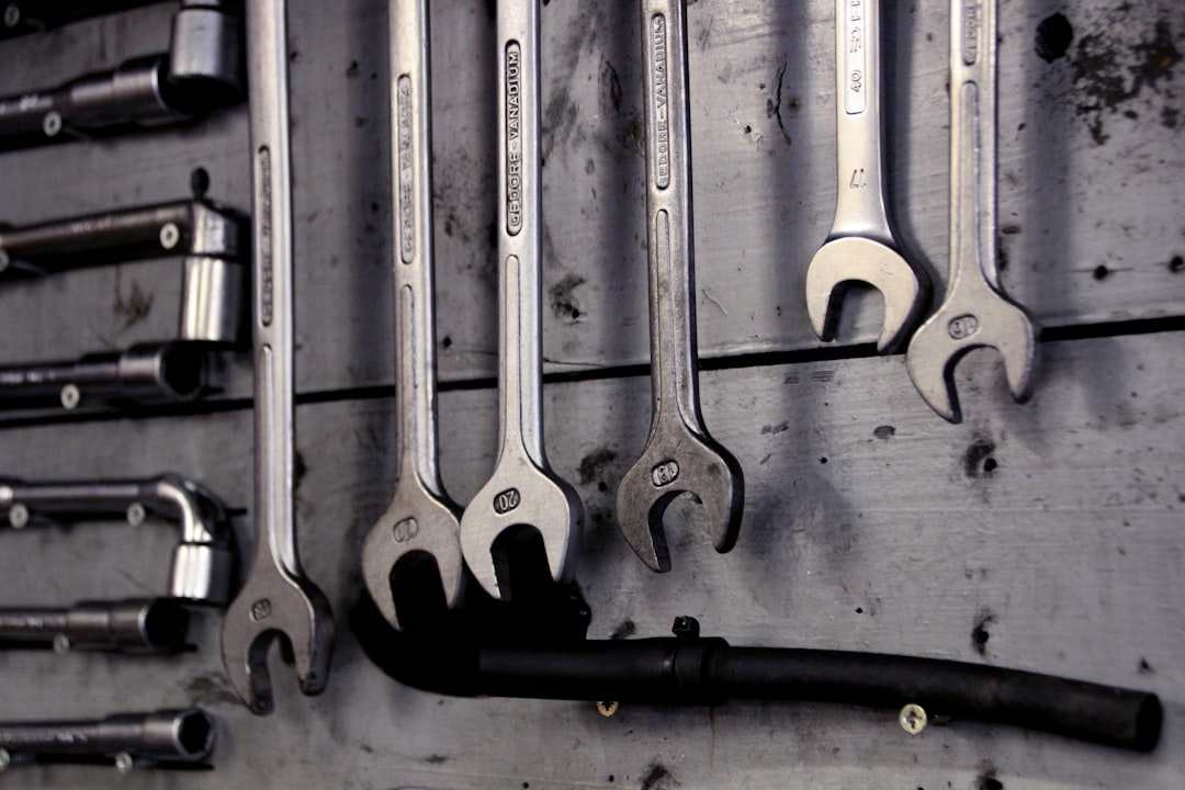 Metal Sektöründe İşçi için Pazarlık Düzenliyor