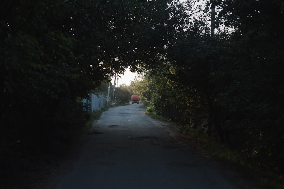 YOLU KAPALI MAHALLEDE RALATSIZLANAN CAM KEMİK HASTASI ÇOCUKU EKİPLER H