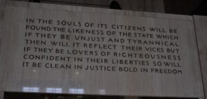 Hakkari'de Vatansız Kimlik Belgesi ile Yaşayan Aileye Çözüm Arayanla