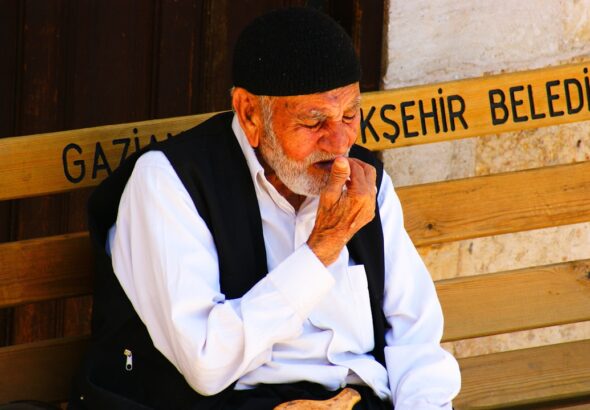 Sağlık Bakanı Memişoğlu'ndan İran'a Yardım Haberi