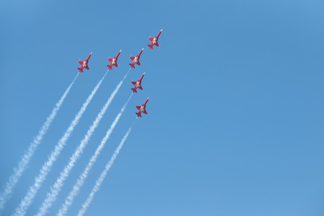 Türk Yıldızları'ndan 57'nci Alay'a Saygı Uçuşu