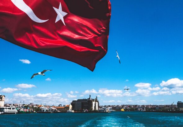 Türkiye'de yayın yapan profesyonel bir haber editörüsüm. İşte, "Dünya