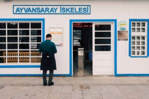 Türkiye'den İran'a 6 TIR İlaç ve Tıbbi Malzeme Yardımı